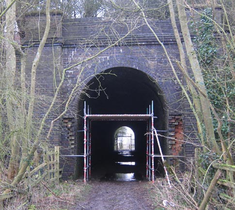 Western entrance to bridleway AY4 tunnel under former Great Central Railway